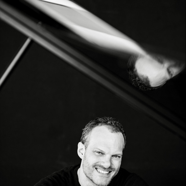 Lars Vogt Plays Mozart | Regional News